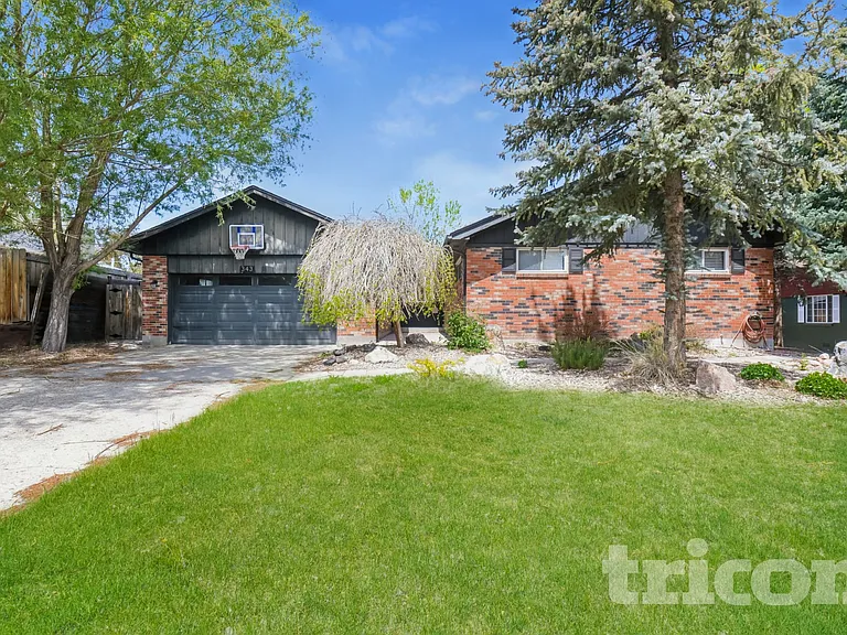 343 Brigitte Dr — Photo 1