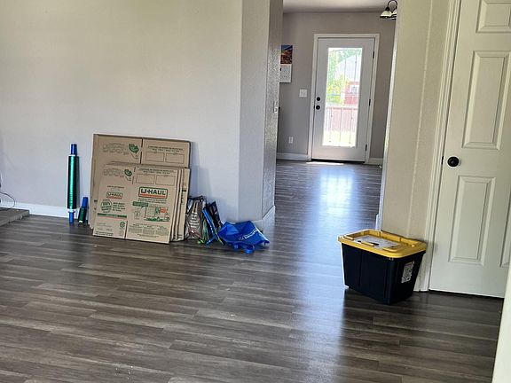 4th image of 1135 Cameron Way