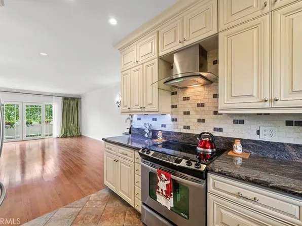 1228 N La Cienega Blvd APT 203, West Hollywood, CA 90069