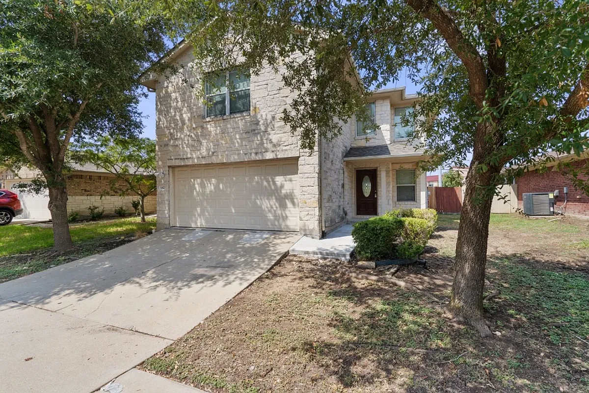 Building Photo - 3417 Savage Springs Dr