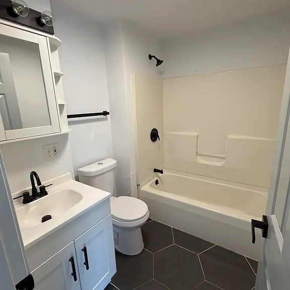 12 Gould St #4 — Photo 3