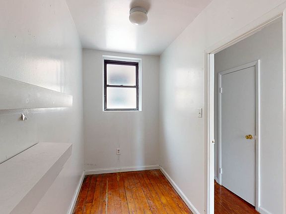 3rd image of 255 W 12th St #3N