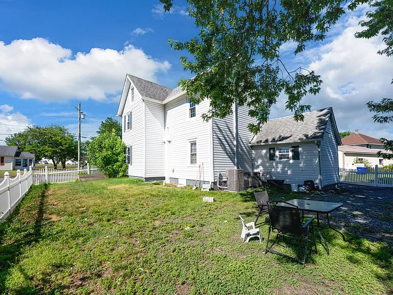 100 E Liberty St — Photo 28