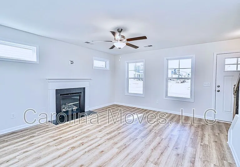 400 Chinchilla Dr — Photo 5