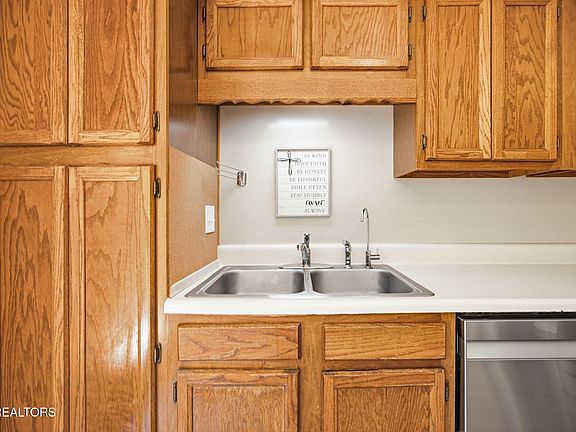 5th image of 4031 Heather Ct