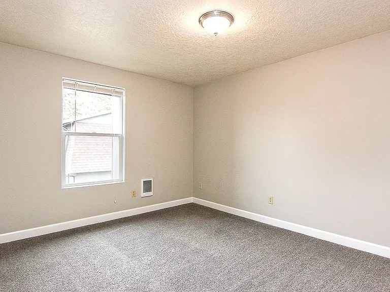 District 550 — Photo 27
