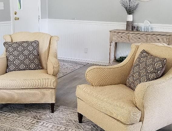 3rd image of 110 W Lake Dr