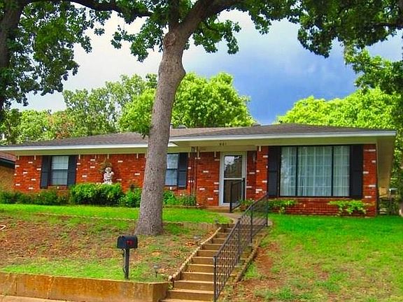 2nd image of 901 Seymore Cir