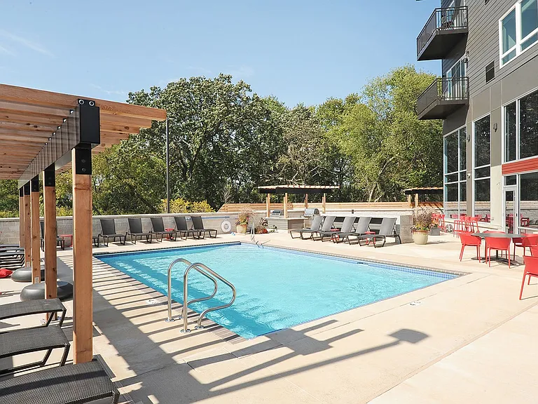 Red44 Luxury Apartments | Specials Available — Photo 9