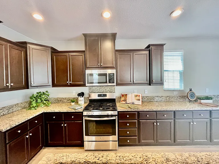 1613 Viburnum Ln — Photo 3