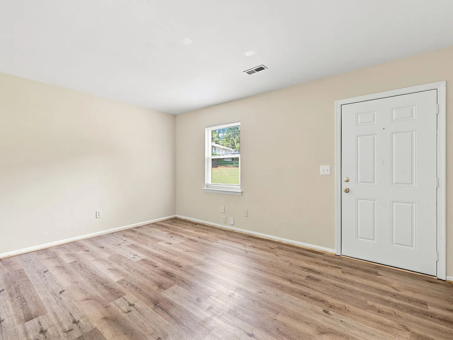 2880 Mayan Ct — Photo 3