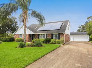 1933 Holiday Dr, New Orleans, LA 70114