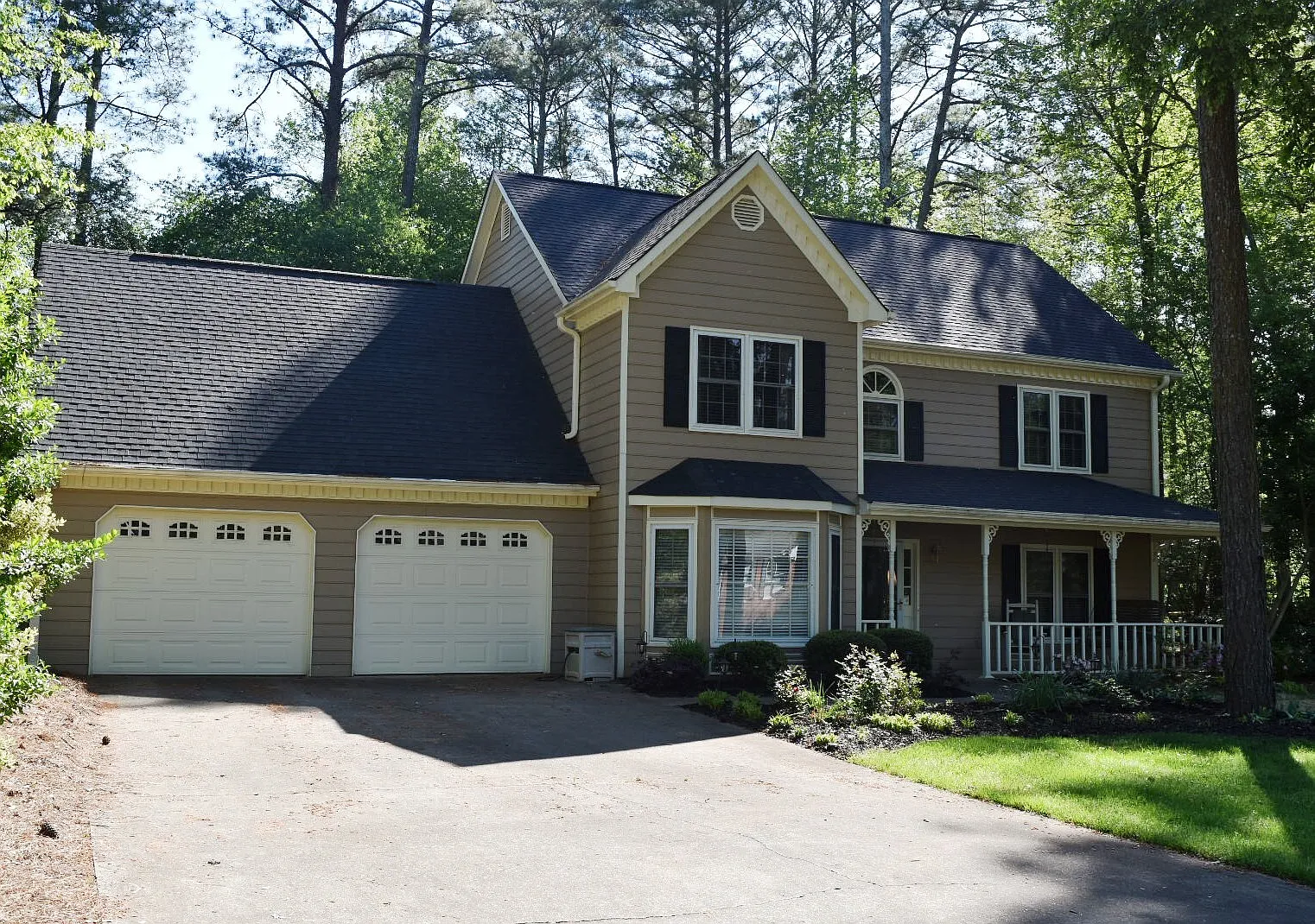 4 bed, 2.5 bath, 2564 sqft, $2,800 — Photo 2