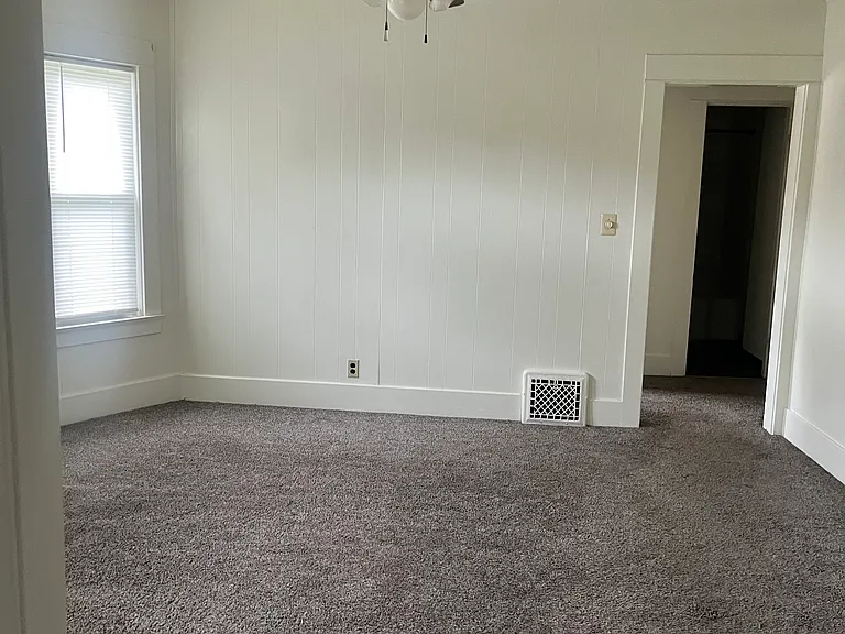 146 Territorial Rd W #1 — Photo 3