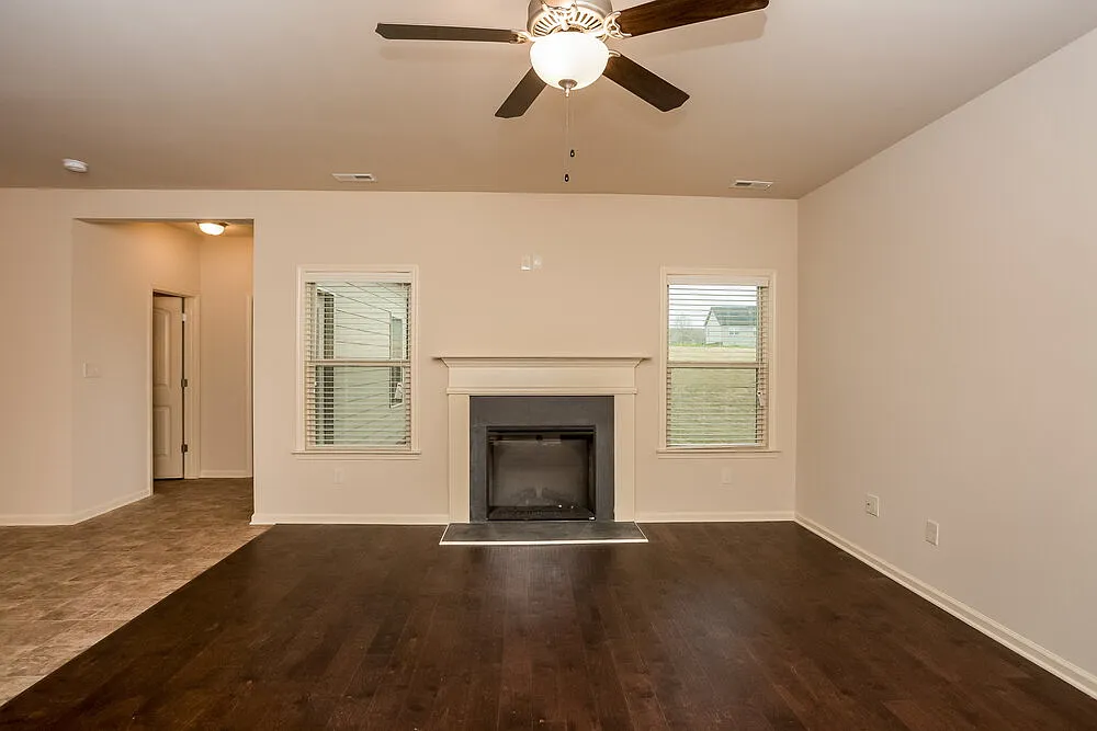 4 bed, 2.5 bath, 2535 sqft, $2,820 — Photo 4