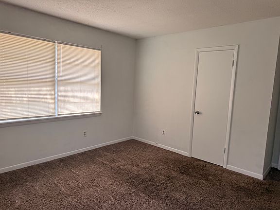 4th image of 304 8th Ave NW #A