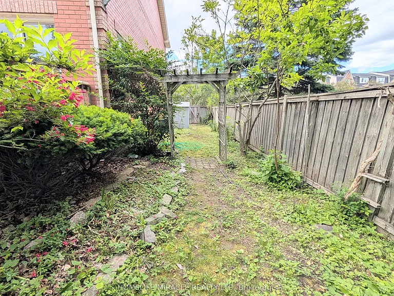 19 Wallace Dr — Photo 23