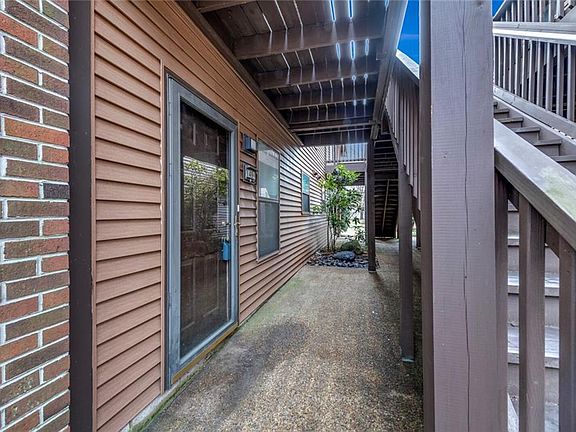4th image of 149 Windsor Castle Drive #A
