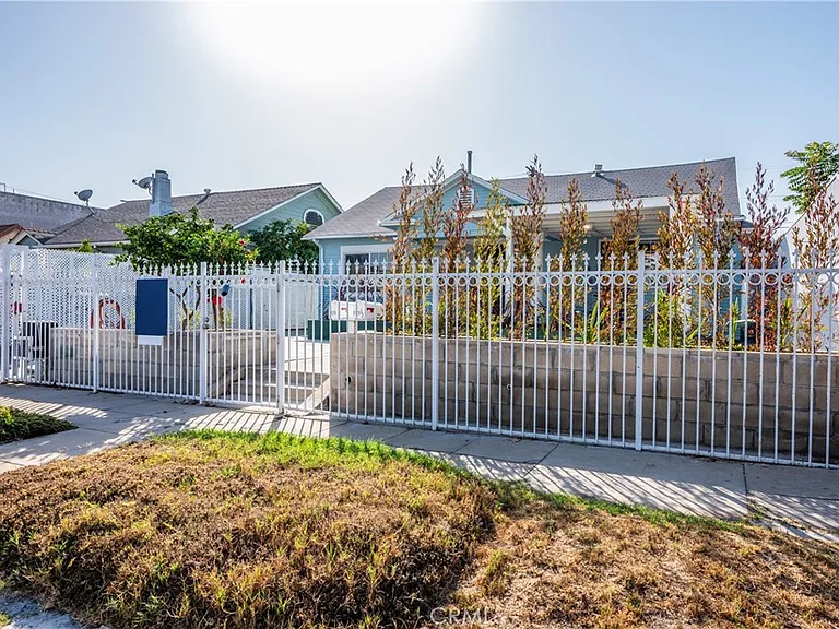 1125 N Heliotrope Dr — Photo 24