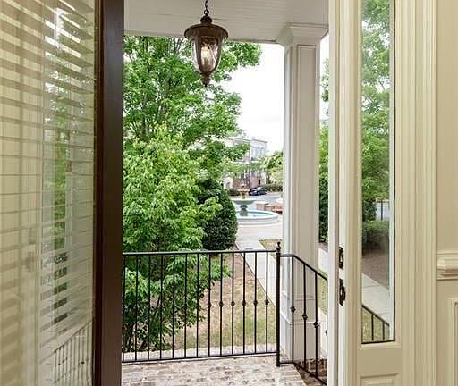 3rd image of 956 Persimmon Point NE