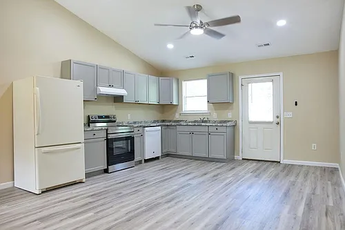 111 Lora Ln #B Photo 1