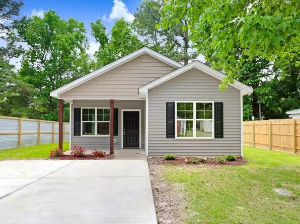 722 Martin Luther King Jr Dr, Smithfield, NC 27577