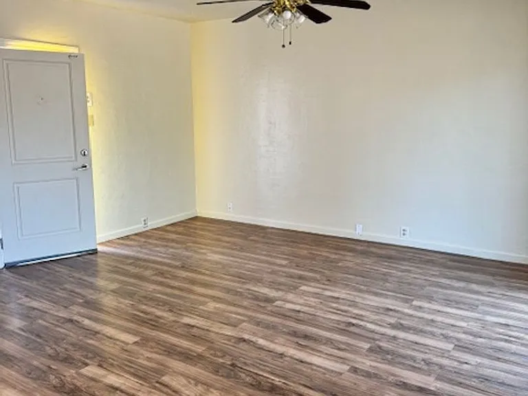 1745 Pleasant St — Photo 10