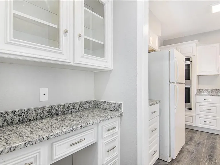 2808 Golfing Green Dr — Photo 7