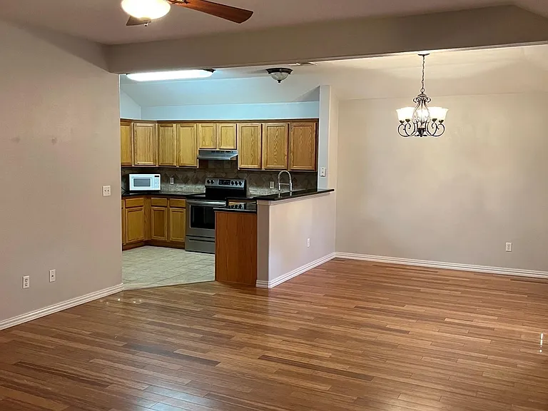 1120 La Mirada — Photo 2