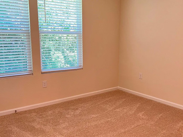 944 Rotary Rd — Photo 10