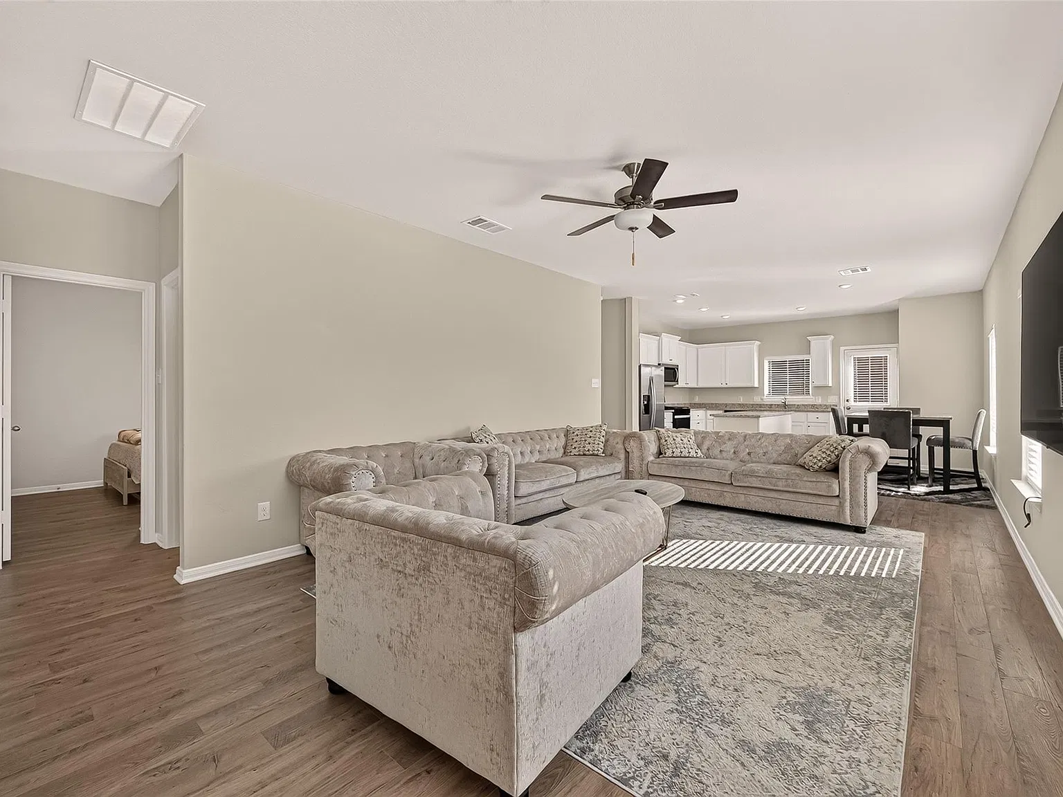 4 bed, 2.0 bath, 1506 sqft, $2,400 — Photo 1