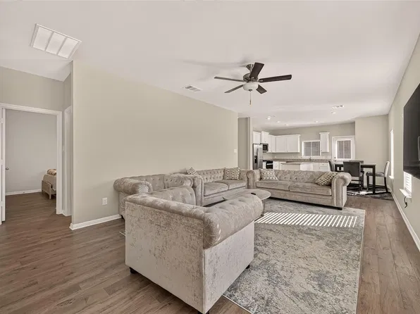 6402 Autumn Equinox Dr, Houston, TX 77048