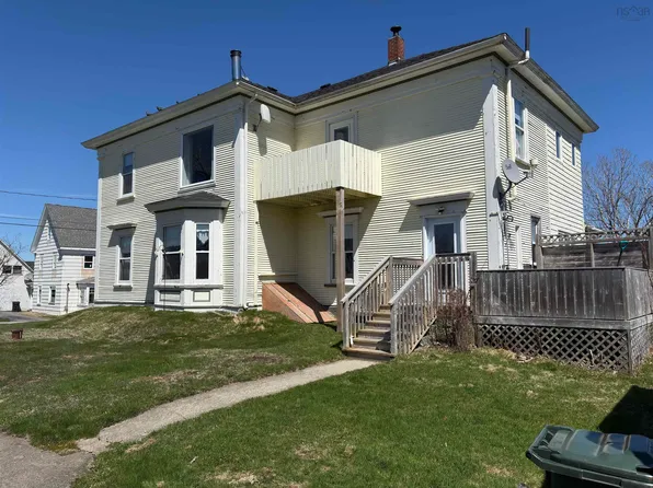 12 Hector St, Yarmouth, NS B5A 5R8
