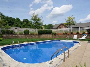 111 Barrington Dr, Oakdale, PA 15071