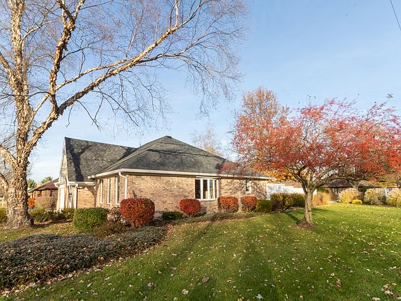 5th image of 1221 Briarwood Dr