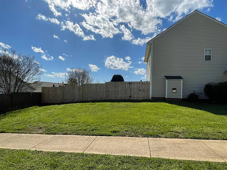 103 Markham Dr — Photo 11