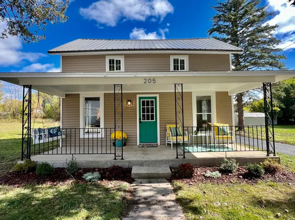205 S Columbia Ave, Scottville, MI 49454