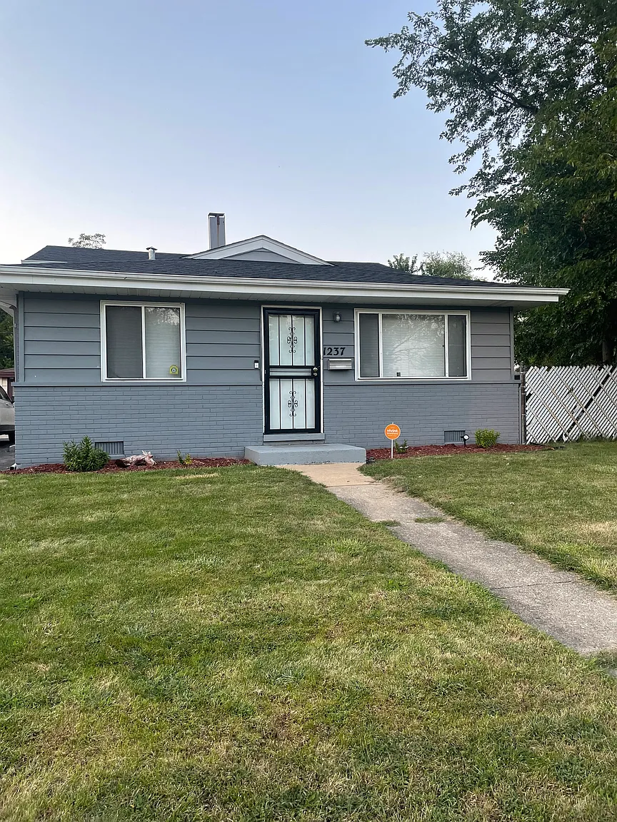 1237 Arthur St photo 1