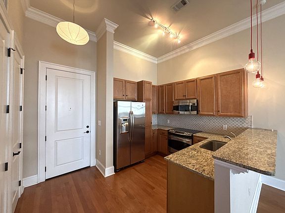 2nd image of 2810 Selwyn Ave Unit 425