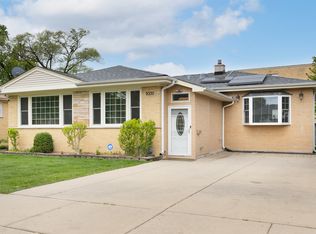 9330 Kolmar Ave, Skokie, IL 60076