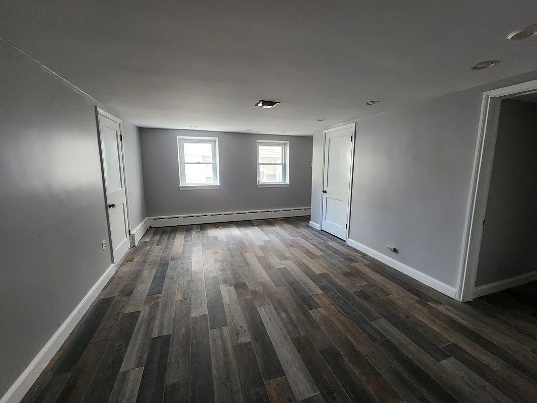 Building Photo - 20 S Marion Ave #C