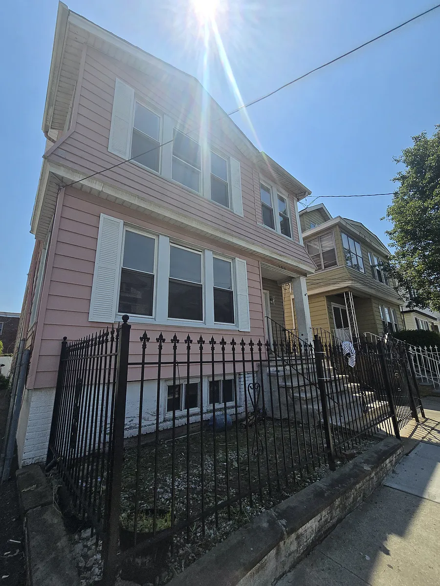 Building Photo - 180 Columbia Ave #G1