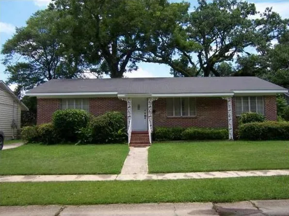 2772 S Sherwood Dr, Mobile, AL 36606