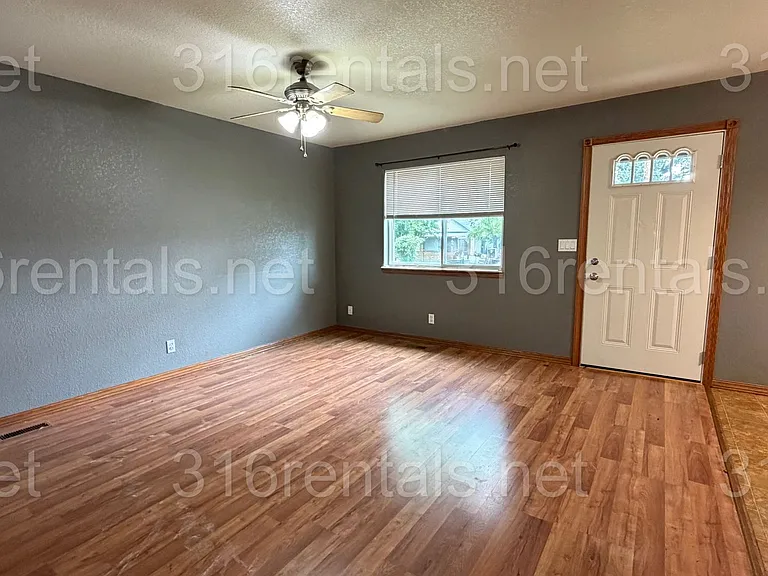 421 E 15th Ave — Photo 2