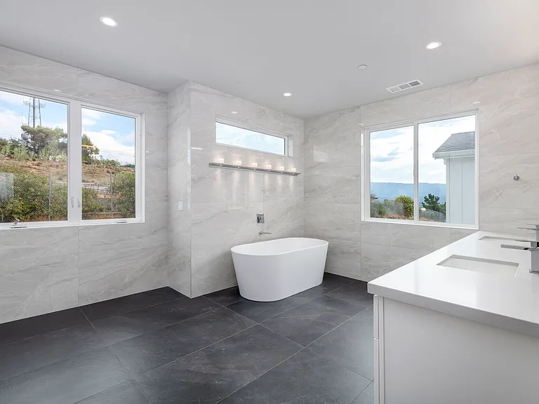 2661 Carol Dr — Photo 10