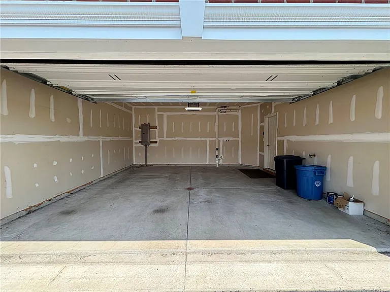 2046 Croghan Dr — Photo 23