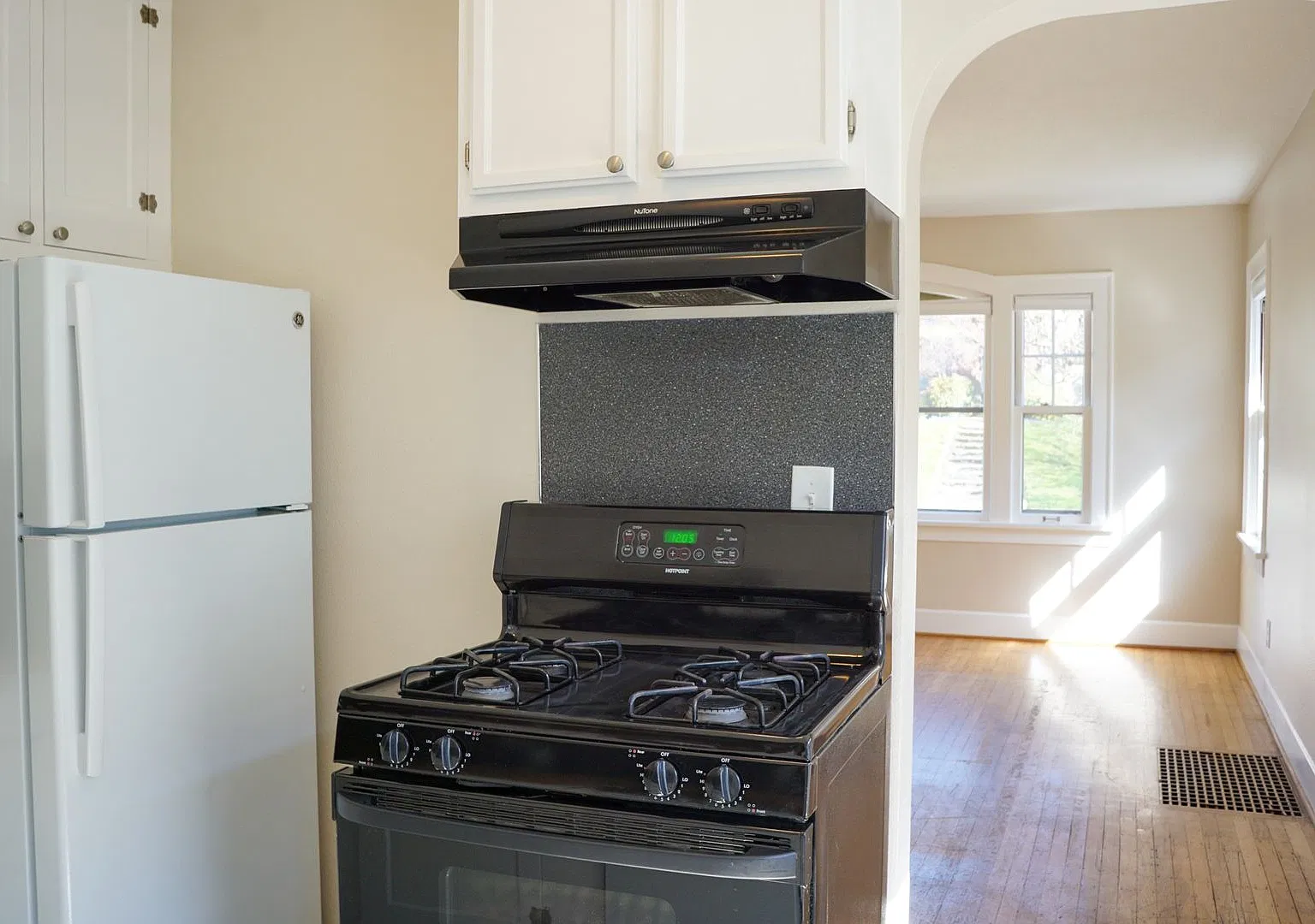 Ideal Se Apartment: Endless Charm Inside And Out! — Photo 4