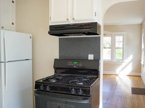 Ideal Se Apartment: Endless Charm Inside And Out!, 3614 SE Stark St, Portland, OR 97214