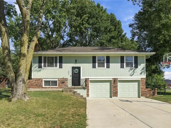 600 SW 35th Ter, Lees Summit, MO 64082