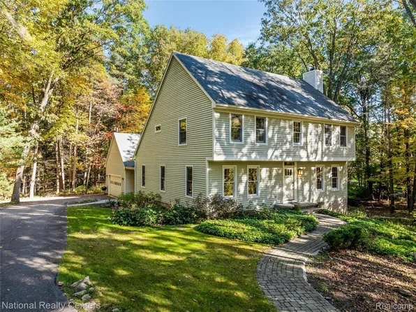 2322 Addaleen Rd, Highland, MI 48357